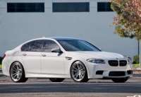 Белые BMW F10M M5 стали еще ярче